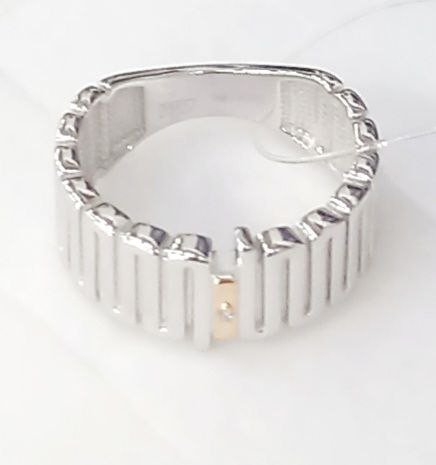 Кольцо с бриллиантом