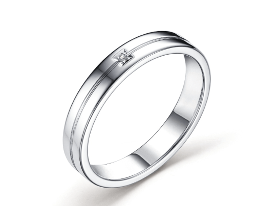 Кольцо с бриллиантом