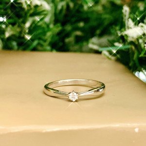 Кольцо с бриллиантом