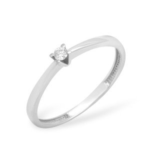 Кольцо с бриллиантом