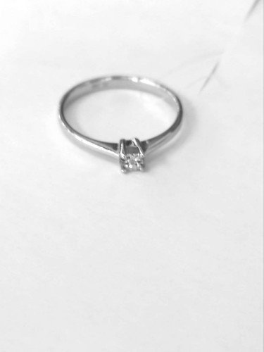 Кольцо с бриллиантом