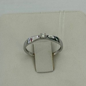 Кольцо с бриллиантом