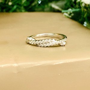 Кольцо с бриллиатами