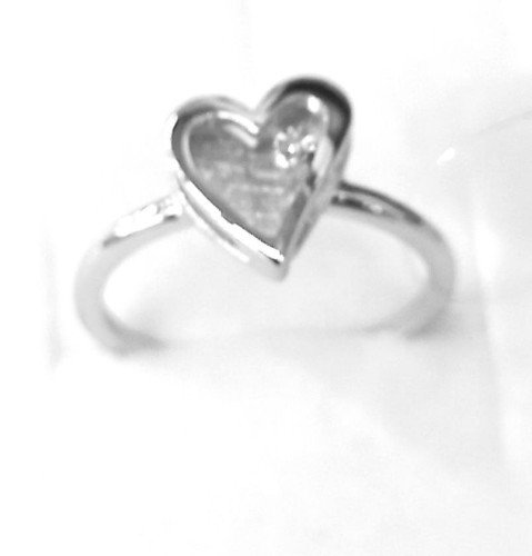 Кольцо с бриллиантом