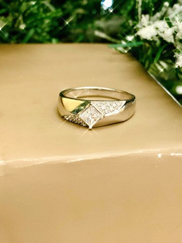 Кольцо с бриллиантами