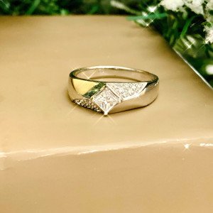 Кольцо с бриллиантами