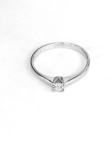 Кольцо с бриллиантом