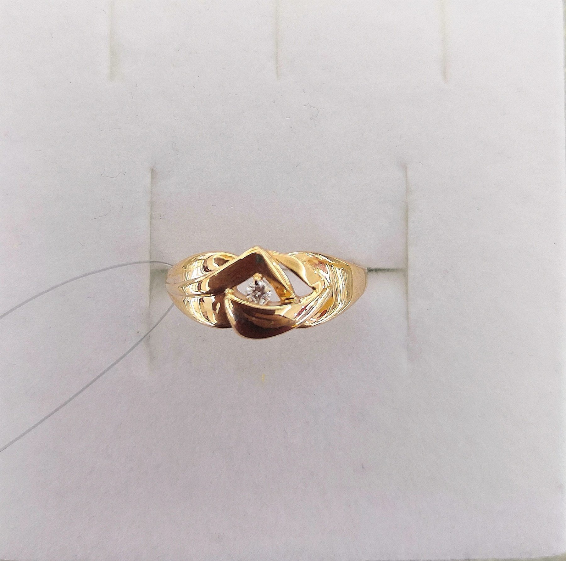 Кольцо с бриллиантом К13111590