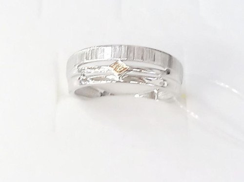 Кольцо с бриллиантом