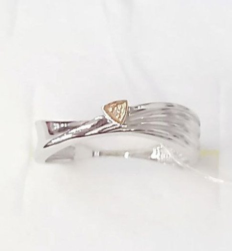 Кольцо с бриллиантом