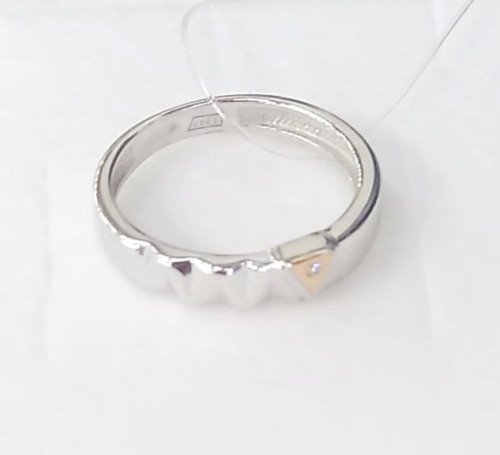 Кольцо с бриллиантом