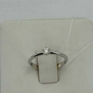 Кольцо с бриллиантом