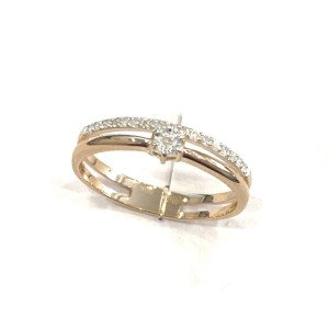 Кольцо с бриллиантом